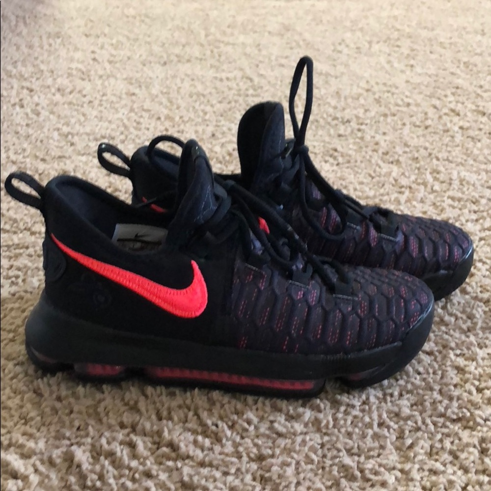 Nike Girls pink/black KD size 4.5 shoes